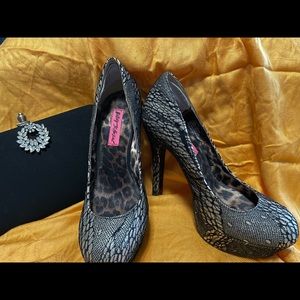 Sz 7 Black Gold Lace Betsy Johnson Platform Heels